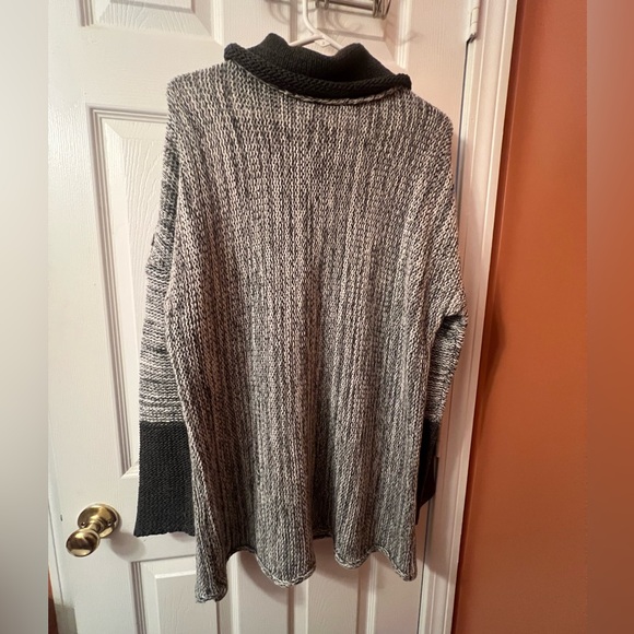 Cozy Gray Marled Turtleneck Sweater - Picture 3 of 5